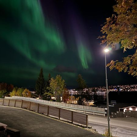 Sentralt Pa Fastlandet Og Gaavstand Til Alle Fasiliteter! Tromsdalen 外观 照片