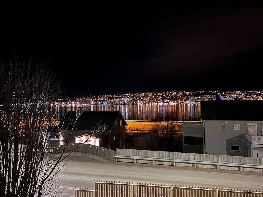 Sentralt Pa Fastlandet Og Gaavstand Til Alle Fasiliteter! Tromsdalen 外观 照片